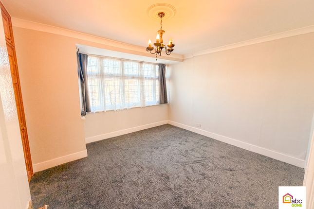 81, Linley Crescent, Romford photo 4