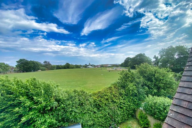 Moat Road, East Grinstead photo 5