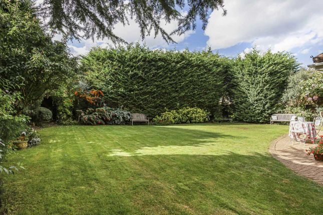 19, Poets Gate, Goffs Oak photo 4