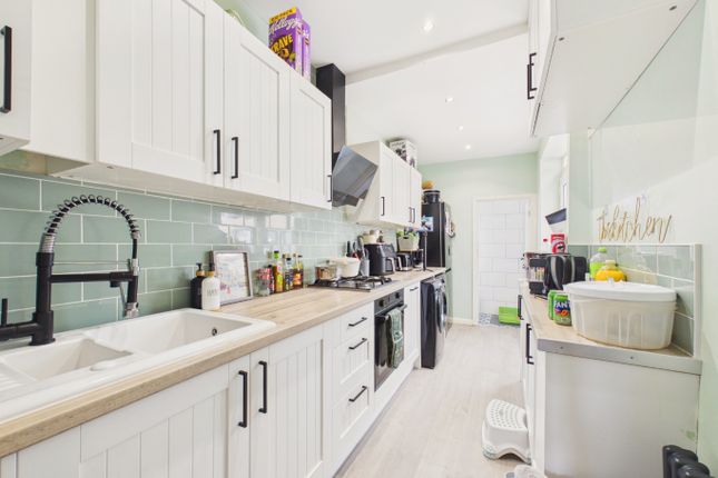 31, Lascelles Avenue, Withernsea photo 2