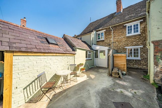 Cottage to rent in Woodgreen, Witney