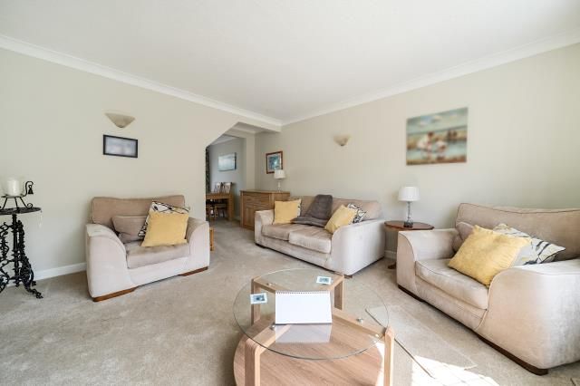 35, Riverside Avenue, Lightwater photo 4