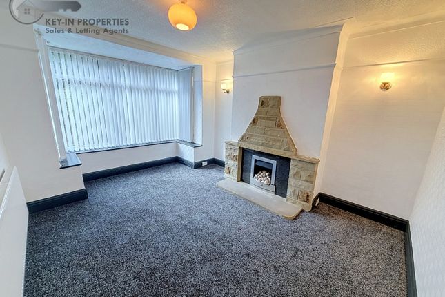 8 Thorn Avenue, Bradford photo 4