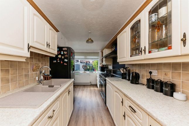 Terraced house for sale in Sherbrooke Avenue, Hull
