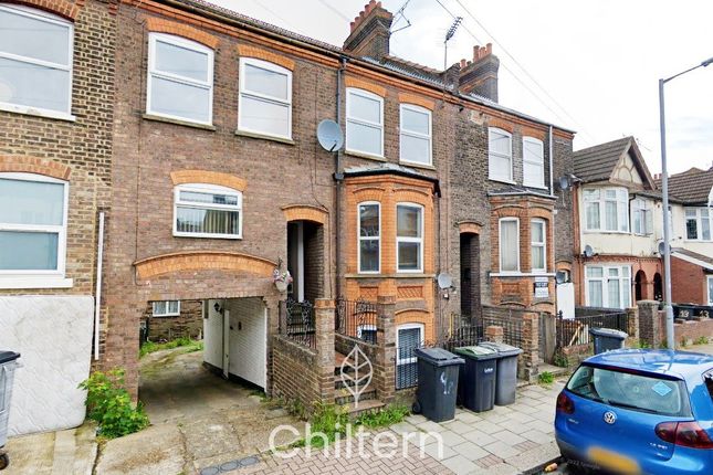 Flat to rent in Clarendon Road, Luton