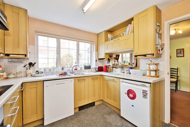 14, Winchester Gardens, Yeovil photo 4