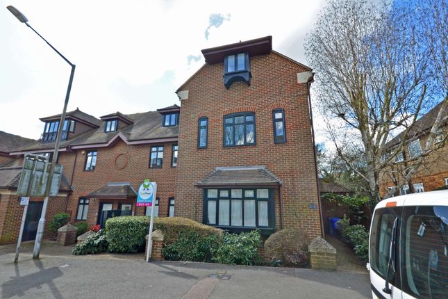 Thumbnail Flat for sale in Station Road, Amersham