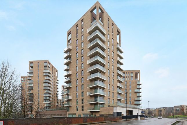 Thumbnail Flat to rent in Kidbrooke Park Road, London