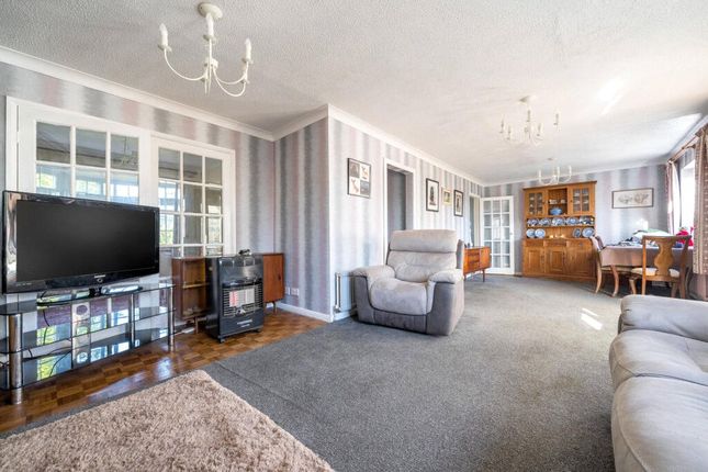 Rosario, 1, Moreton Close, Farnham photo 4