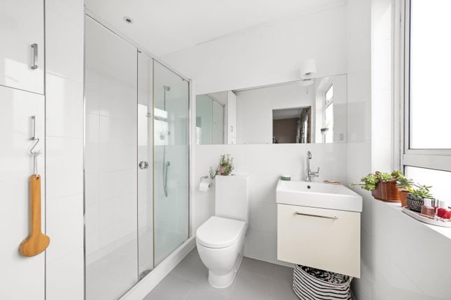 Town house for sale in Hall Drive, Sydenham, London