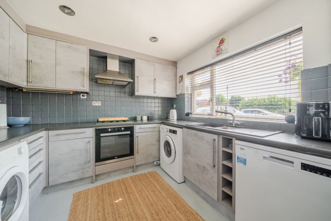 47, Rutland Avenue Toton, Nottingham photo 4