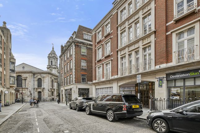 Flat to rent in Maddox Street, London