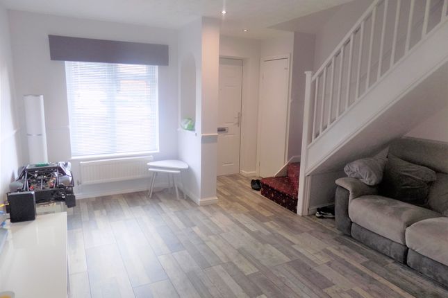 25 Muirfield, Luton photo 3
