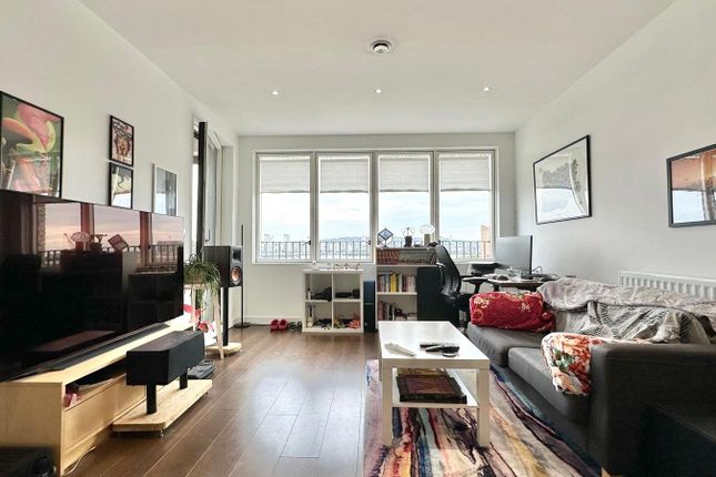 1-bed flat on 15, Baillie Apartments, London, £300,000