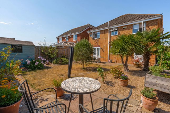 6 Blenheim Court, Caldicot photo 4