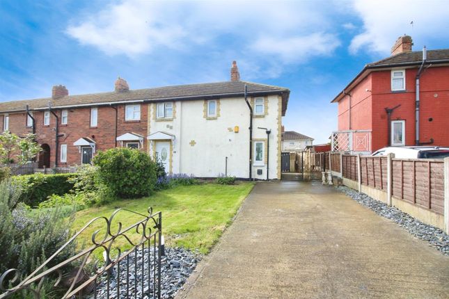 Thumbnail Town house for sale in York Road, Leeds