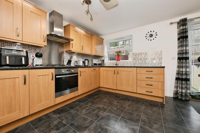 4, Plaxton Way, Ware photo 3