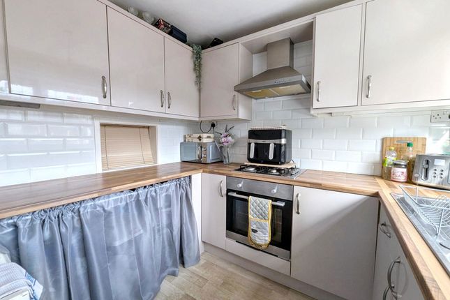 2, Bracken Close, Stanley photo 3
