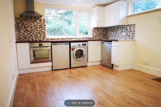 A Sunray Estate, Sandhurst photo 3