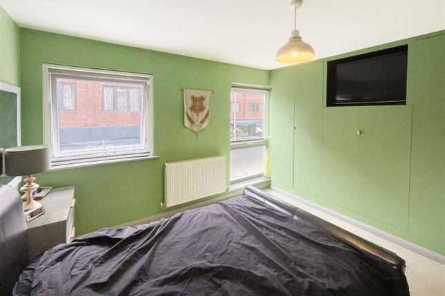Flat for sale in High Street, Yiewsley, West Drayton