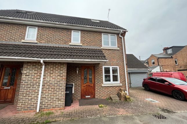 End terrace house to rent in Waverley Road, St.Albans