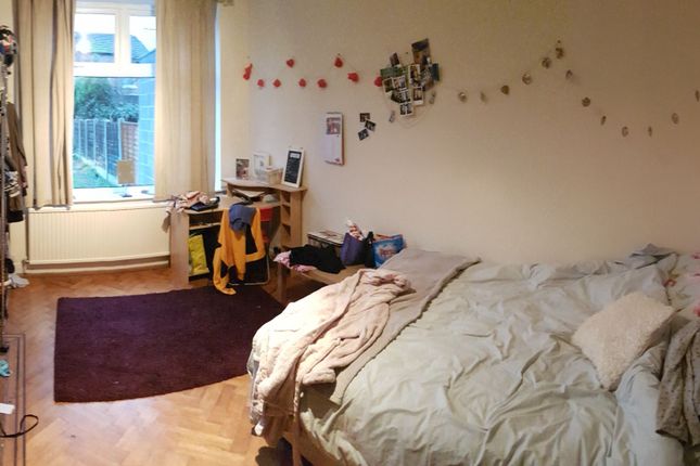 16 Lees Hall Crescent, Manchester photo 4