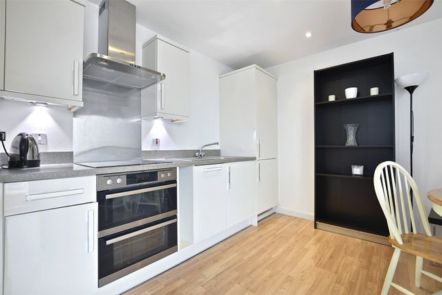 2 Bed Flat For Sale In Banister Road London W10 Zoopla