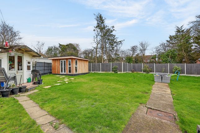 7, Downesway, South Benfleet photo 3