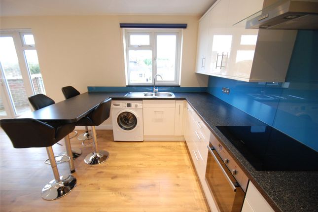 Flat to rent in Beaconsfield Mews, Holtspur Top Lane, Beaconsfield