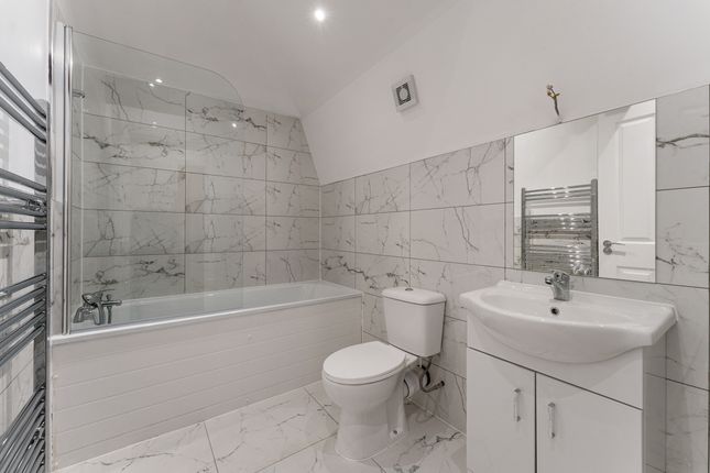 flat 4, 402-404 , commercial road, London photo 4