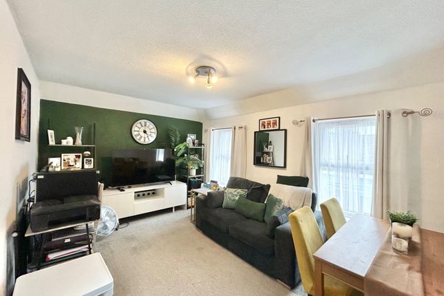 Flat B, 99, London Road, Sittingbourne photo 2