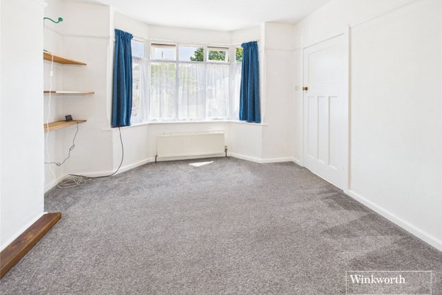 242, Elgar Road South, Berkshire photo 3