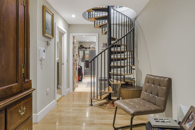 Flat Flat 2 Castle Court, 1, Brewhouse Lane, London photo 4