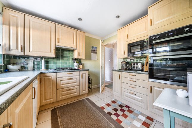 2, Whittington Place, Carterton photo 3