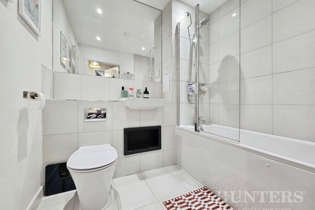 13 Perkin Court, 15 Thimble Crescent, Hackbridge photo 3