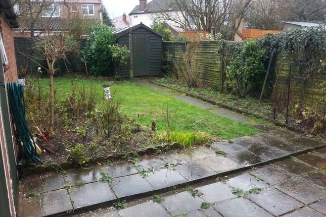 Sparrow Farm Drive, Feltham photo 2