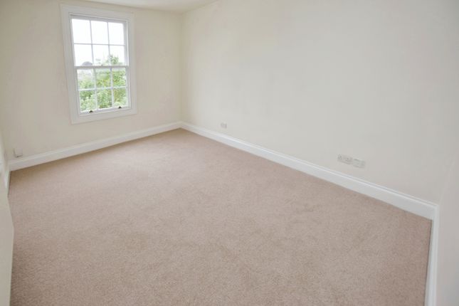 Top Floor Flat, 68, Magdalen Street, Exeter photo 3