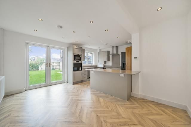 19, Diamond Way, Wokingham photo 2