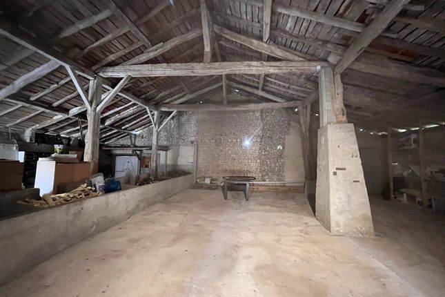 Farmhouse for sale in Montmoreau, Poitou-Charentes, 16190, France