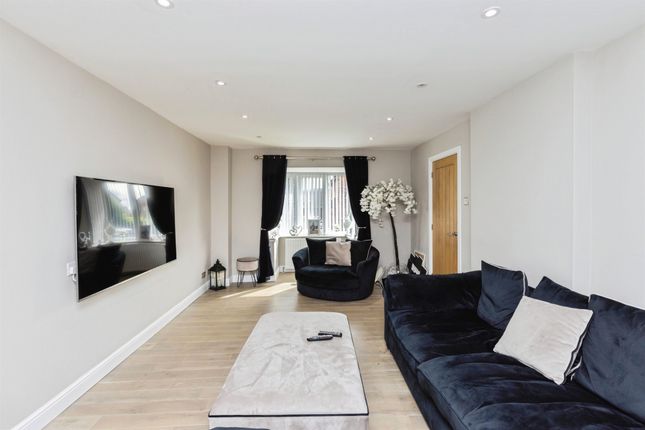 24, Harewood Way, LEEDS photo 2