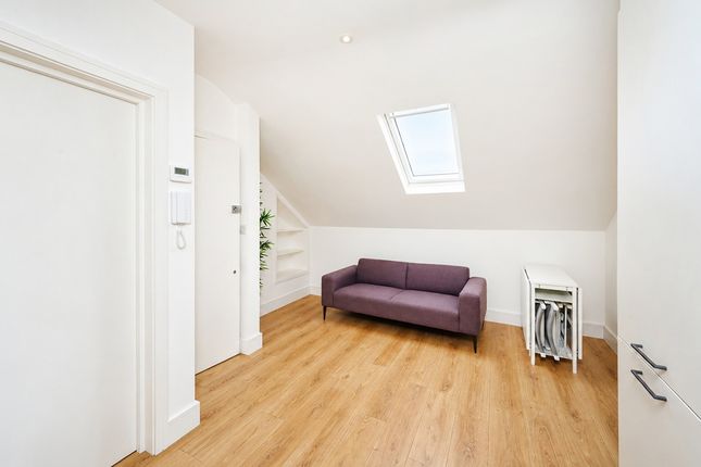 Archway Road, Greater London photo 4