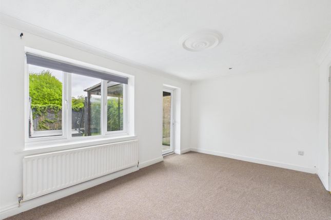 27, Richmond Avenue, Kettering photo 3