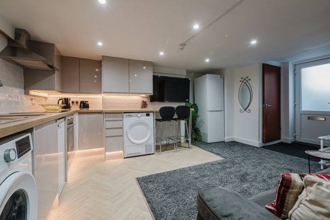 460 Moss Lane East, Manchester photo 2