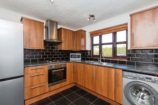 Flat 2, Mayfield Court, Hook photo 2