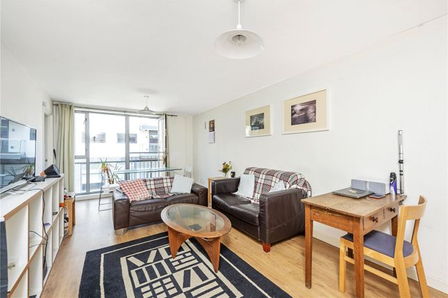 Flat to rent in Union Road, London