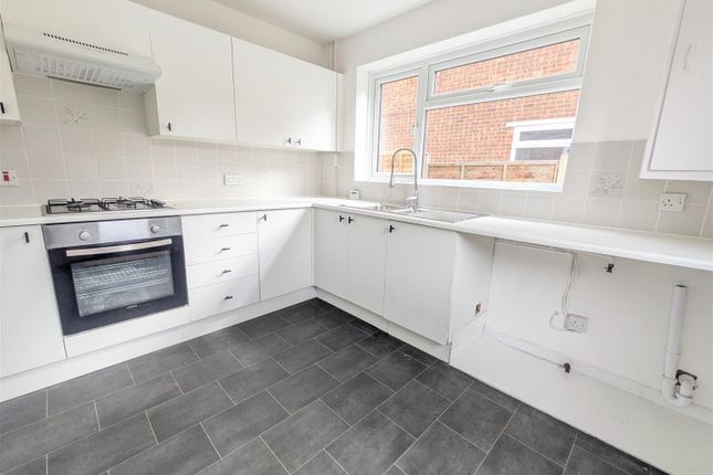 4, Downsview Crescent, Uckfield photo 4