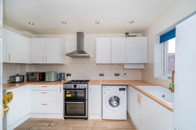 2B, West Mead, Ruislip photo 4