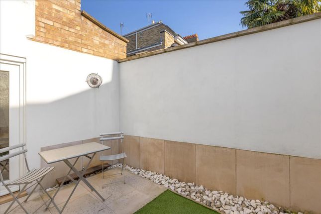 8, The Courtyard, Gowan Avenue, London photo 2