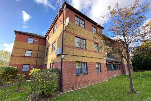 Flat to rent in Gibson Close, Isleworth