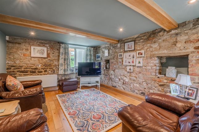 Living Room.Jpg